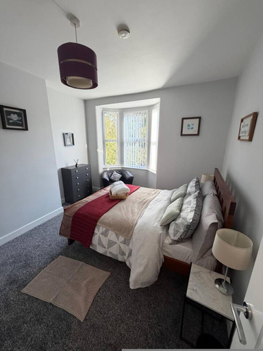 Room 2, The Landmark Comfy 2BR Home in Rugby Sleeps 5, Warwickshire