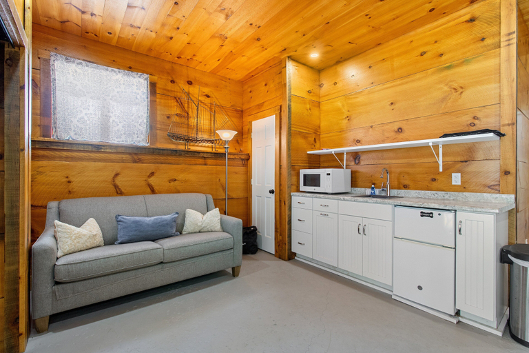 Interior 5, Cozy Lakefront Cottage With Stunning Views, Deck, BBQ Grill, and Outdoor Firepit, Lincoln