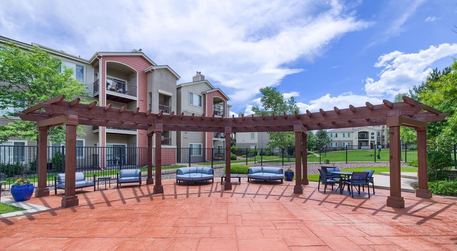 Interior 2, Landing Spectacular 2bd, Pool, Gym, Jefferson
