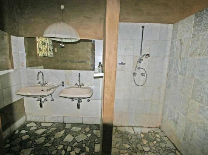 Bathroom 4, Fort Sesfontein Lodge and Safaris, Sesfontein