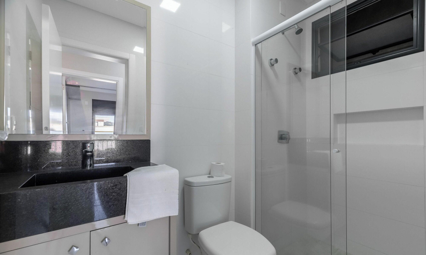 Bathroom, 2BR Apt by Beach + BBQ Bombinhas Uml0103, Bombinhas