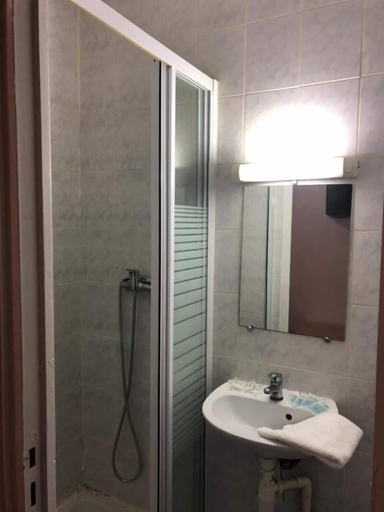 Bathroom 4, HOTEL CHEVALLIER, Hauts-de-Seine
