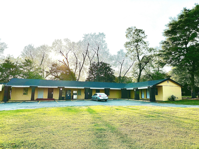 Exterior 4, skyland motel, Sumter
