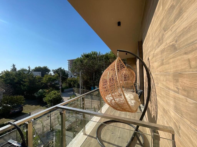 Balcony 4, Room-sea Pearl Studios Golem - By Enjoy, Kavajës