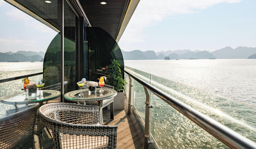 Outdoor dining 4, Halora Kairos Cruise, Hạ Long