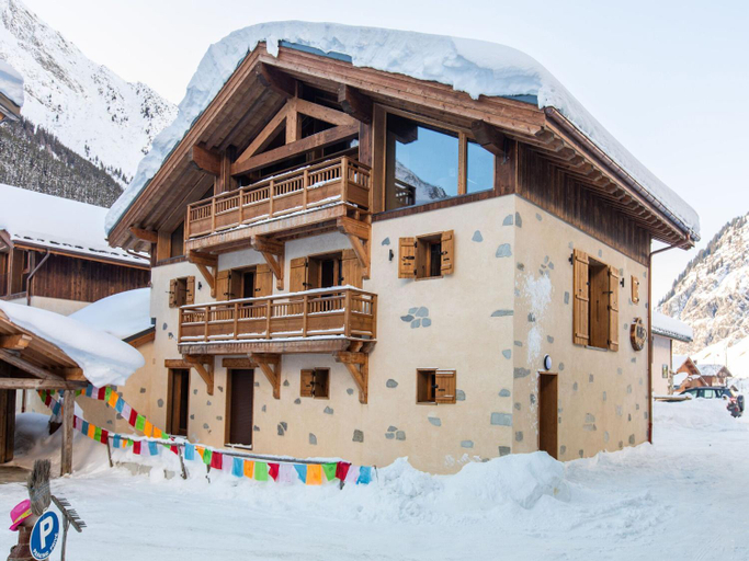 Others 3, Chalet in Champagny by Ski Slopes, Savoie
