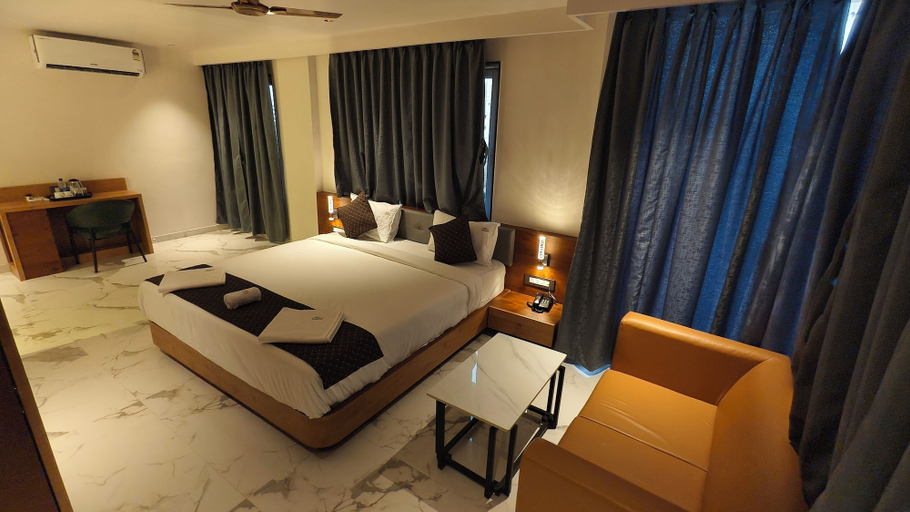 Room 5, Hotel Arya Executive, Pune