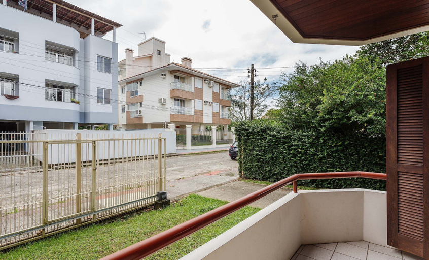 Property grounds 5, Comfortable Apt 270m From the Beach Stcy101, Florianopolis
