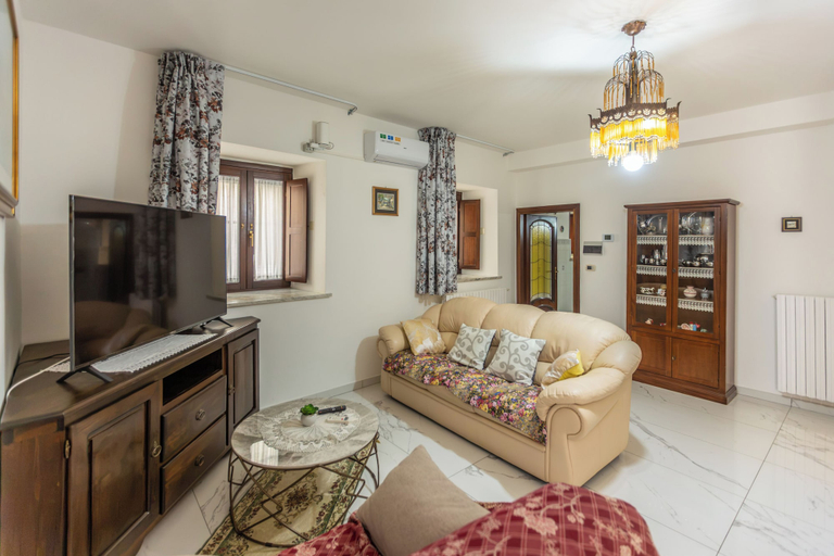 Living area 4, Vicolo della Cattedrale, Avellino