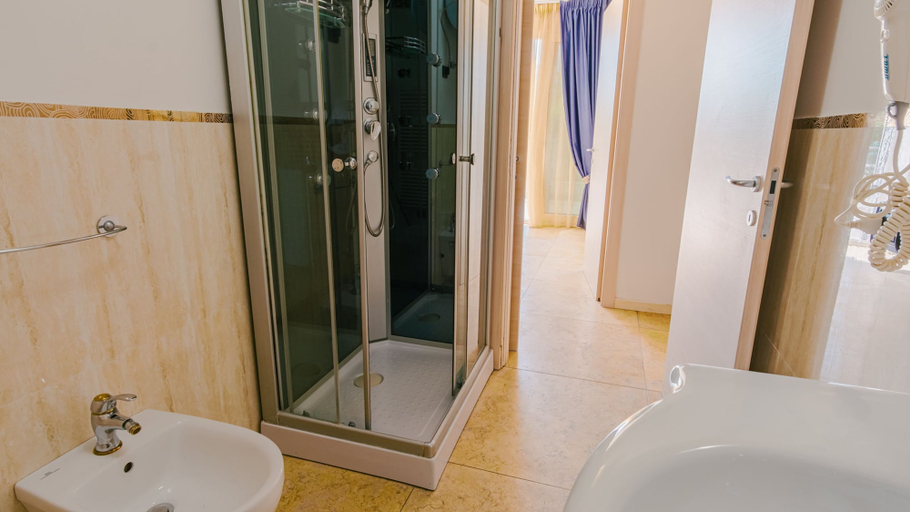 Room 5, 11 Relais du Lac Charme - Italian Homing, Brescia