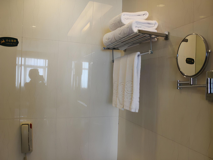 Bathroom 3, Inzone Garland Hotel Laiwu, Laiwu