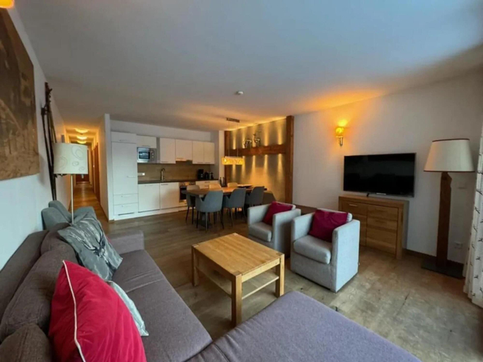 Others 5, Apartment in Neukirchen near Ski Lift, Zell am See
