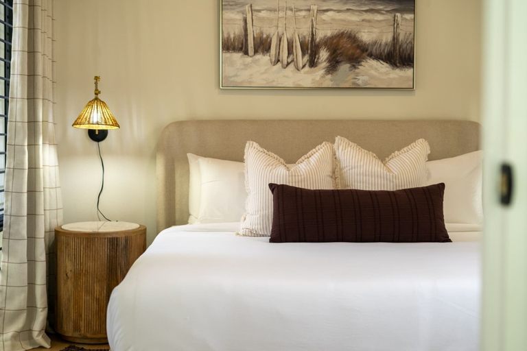 Room 3, 5BR Luxe Retreat in Runaway Bay Private Pool Beach Access