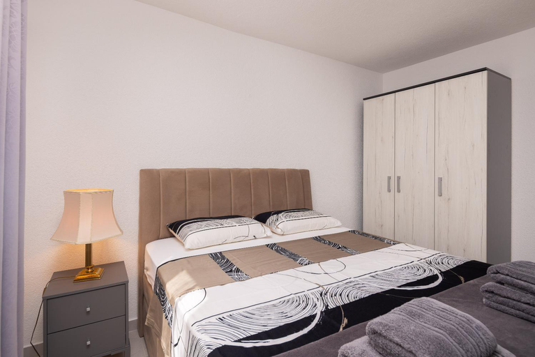 Bedroom 2, Aqua Maris Apartments, Omiš