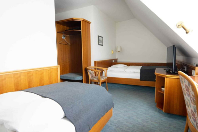 Bedroom 2, Hotel Maselheimer Hof, Biberach