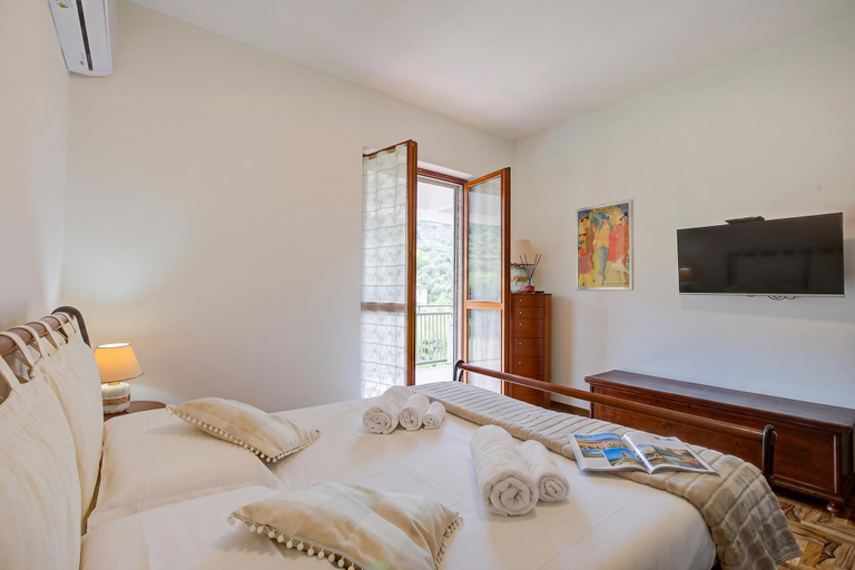 Room 4, Il Paradiso e Qui! Nel Silenzio col Mare a due Passi, Genova