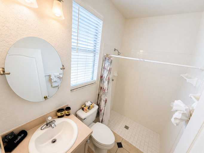 Bathroom 3, King's Way Haven - 7BR Golf-view Home With Pool and Game Room, Polk