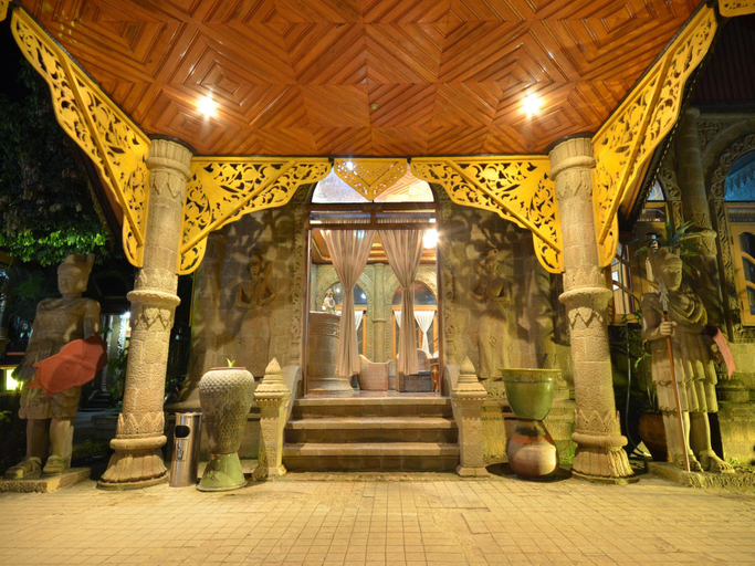 Entrance, Shwe Thazin Hotel Mrauk U, Sittwe