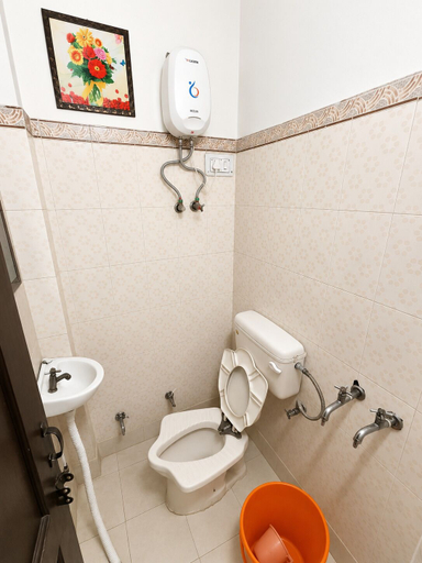 Bathroom 4, Shri Sai Guest House - Opp Azadpur Main Mandi, Delhi