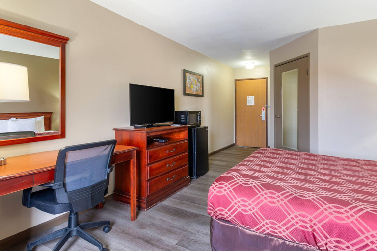Bedroom 2, Econo Lodge Inn & Suites Dickson, Dickson