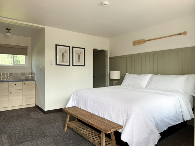 4, The Trail Inn - Kenora, ON - On Longbow Lake, Kenora