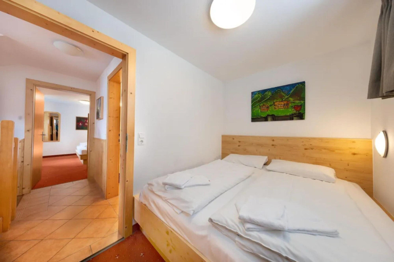 Others 4, Sunlit Alpine Chalet Stay, Zell am See