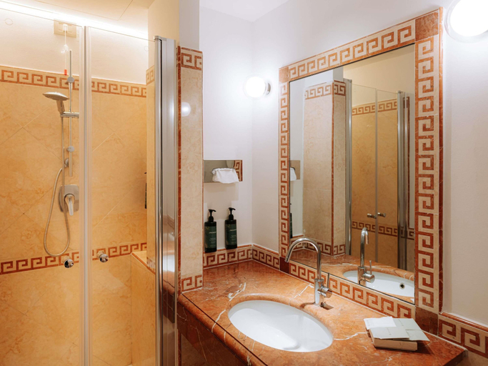 Bathroom 4, Mövenpick Hotel Bari, Bari