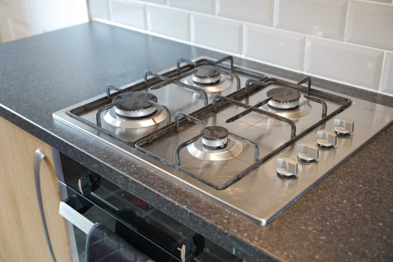 Room 5, Spacious 4BR Home Sleeps 8 by Stay With Us, Durham