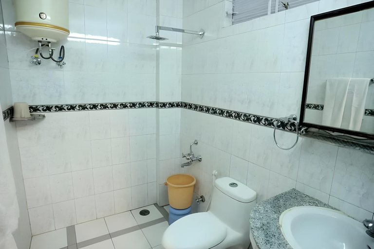 Bathroom, Calux Hill Queen (Formerly Amara at Mall Road with Free Parking), Dehradun