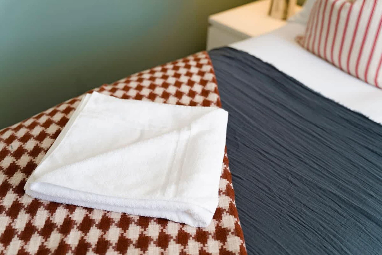 Room 5, Norton 2BR Apartment Sleeps 4 by Stay With Us, Stockton-on-Tees