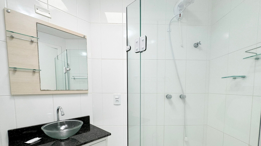 Bathroom 4, Cobertura com Piscina na praia de Bombas, Bombinhas