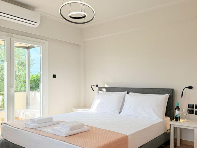 Bedroom 4, Altamar, Central Greece