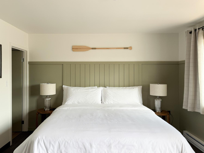 2, The Trail Inn - Kenora, ON - On Longbow Lake, Kenora