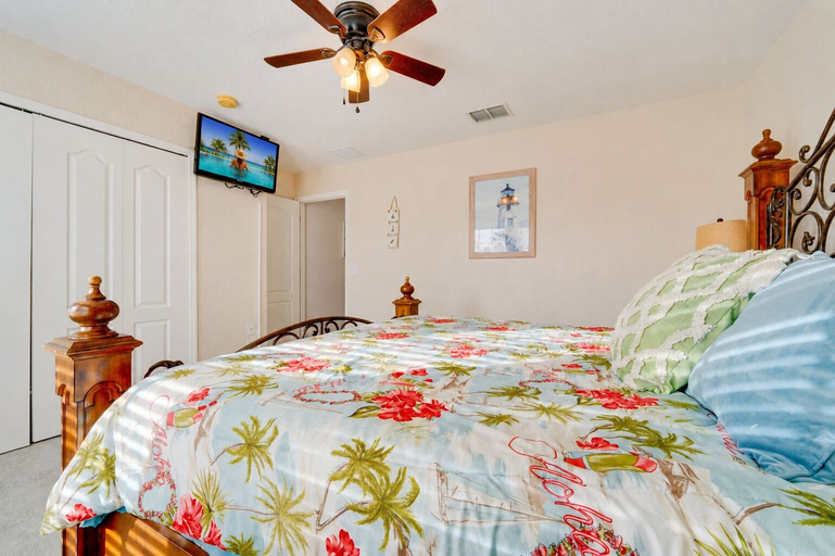 Room 4, King's Way Haven - 7BR Golf-view Home With Pool and Game Room, Polk