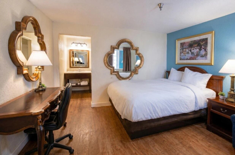 Bedroom 2, Sacramento Inn and Suites, Sacramento