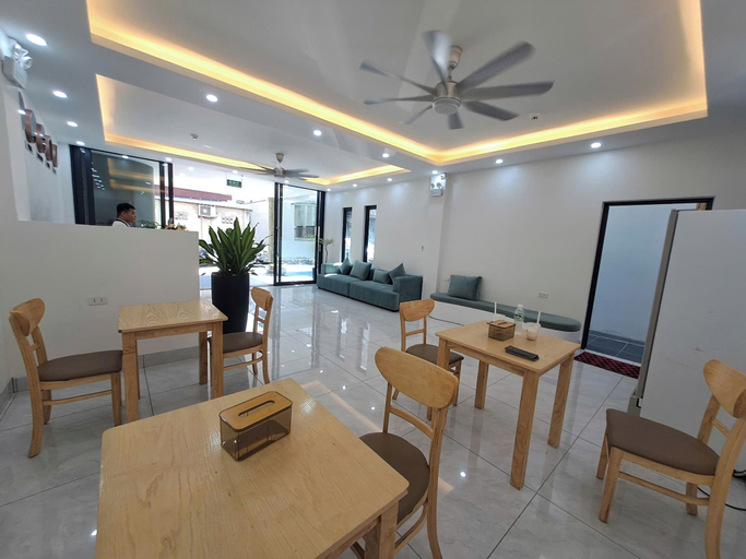 Family dining, Noi Bai Transit Hotel, Sóc Sơn