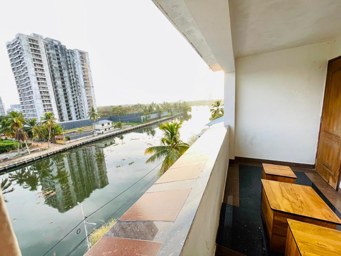 Others 4, Oval Retreat, Ernakulam