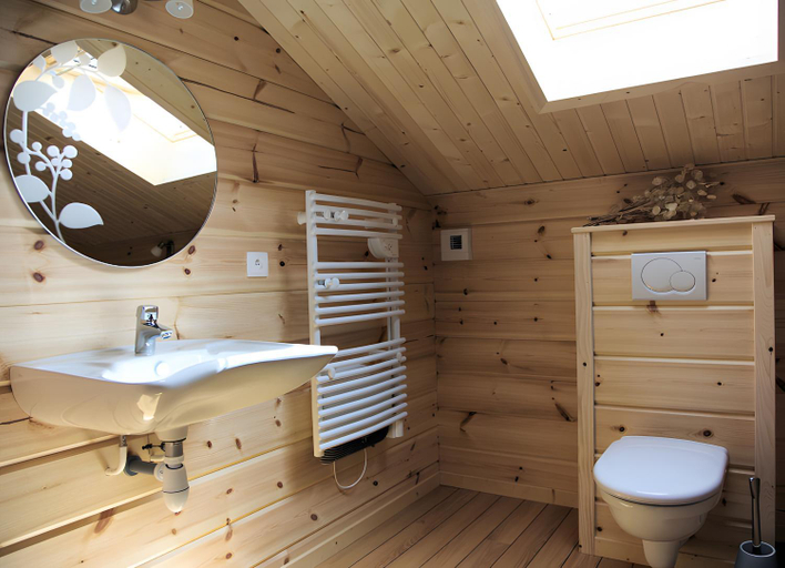 Bathroom 2, Les Bruchels, Doubs