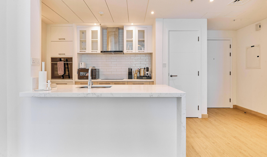 Private kitchen 4, bnbme - Delphine Tower - 1BR, Dubai