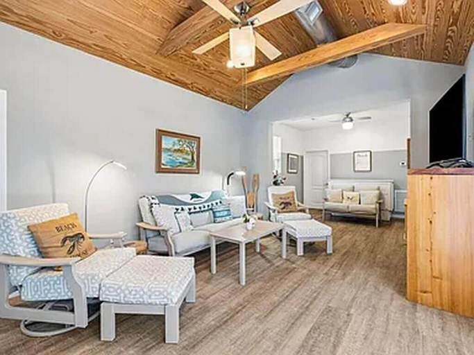 Living area 4, Blue Chip Escape, Walton