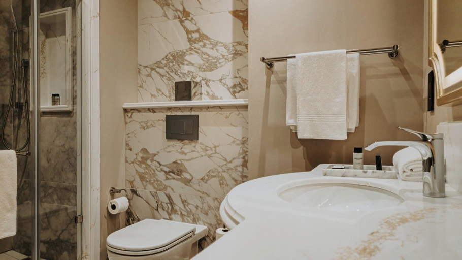 Bathroom 5, Pivot Hotel Montecasino, City of Johannesburg