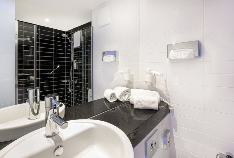 Bathroom 4, Holiday Inn Express FRIEDRICHSHAFEN by IHG, Bodenseekreis