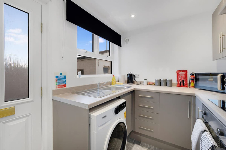 Room 5, Perfect 4BR for Large Groups Sleeps 7 in Stanley, Durham