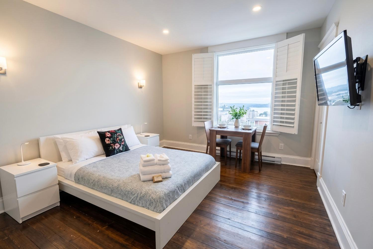 Bedroom 2, Les Suites Du Vieux-Levis - With AC and Parking, Desjardins