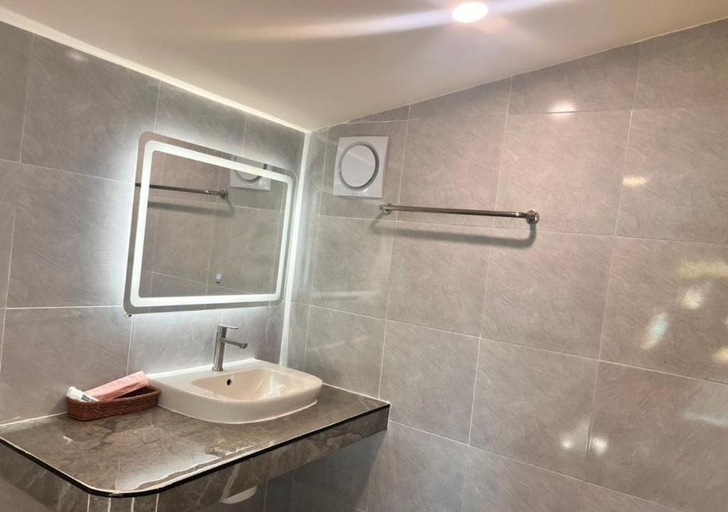Bathroom 5, Tongta Phaview Resort, Muang Rayong