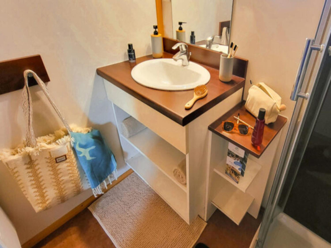 Bathroom 4, Coastal Family Cottage for Six, Charente-Maritime