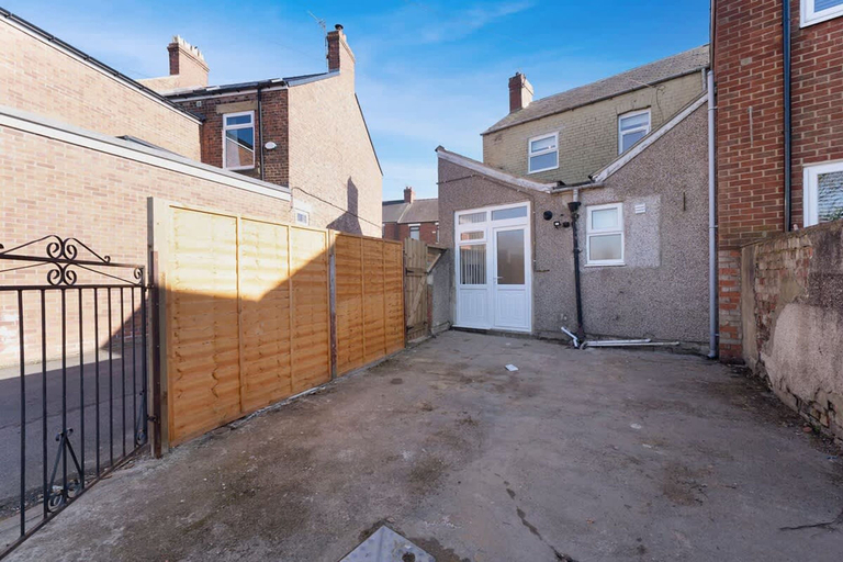 Room 2, Spacious Retreat at Durham Road, Durham