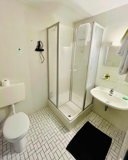 Bathroom 3, Gastehaus Huber - Hotel Garni, Passau