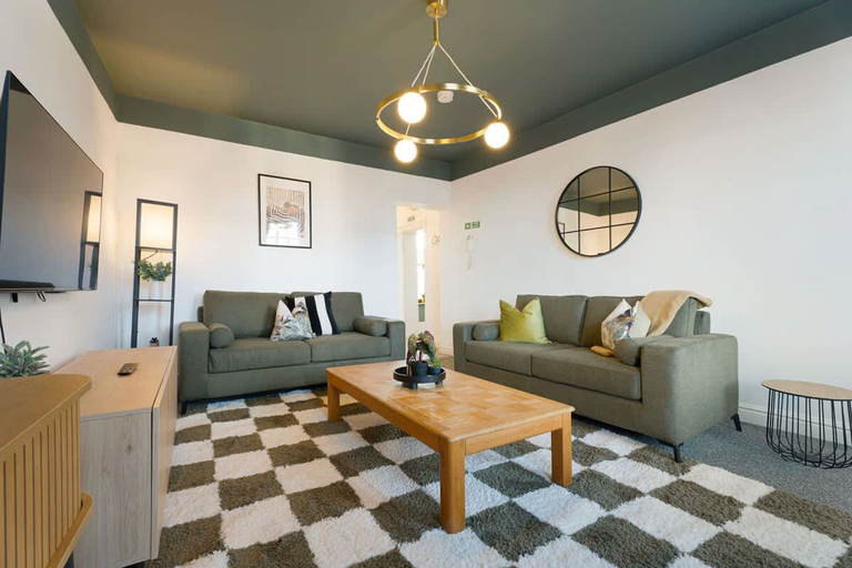 Room 3, Norton 2BR Apartment Sleeps 4 by Stay With Us, Stockton-on-Tees