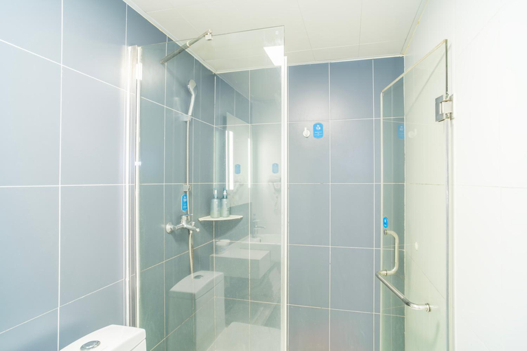 Bathroom 3, Hanting Hotel (Shanghai Liuzhou Road), Shanghai